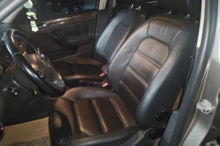 Used Volkswagen Bora 2013 1.6L Automatic Luxury Model Left Front Seat