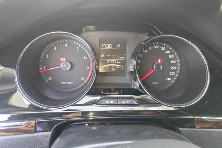 Used Volkswagen Bora 2013 1.4T Automatic Luxury Model Odometer Close Up