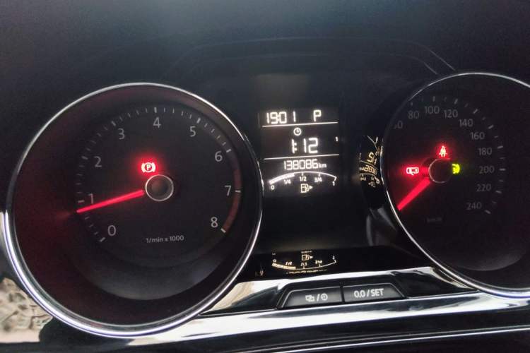 Used Volkswagen Bora 2013 1.6L Automatic Comfort Model Odometer Close Up