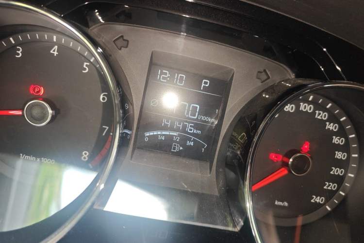 Used Volkswagen Bora 2013 1.6L Automatic Comfort Model Odometer Close Up