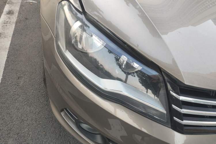 Used Volkswagen Bora 2013 1.6L Automatic Comfort Model Right Front Headlight