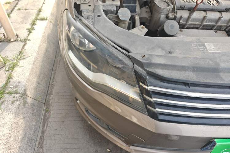 Used Volkswagen Bora 2013 1.6L Automatic Comfort Model Right Front Headlight