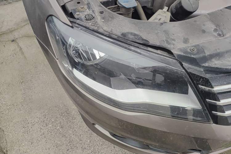 Used Volkswagen Bora 2013 1.6L Automatic Comfort Model Right Front Headlight