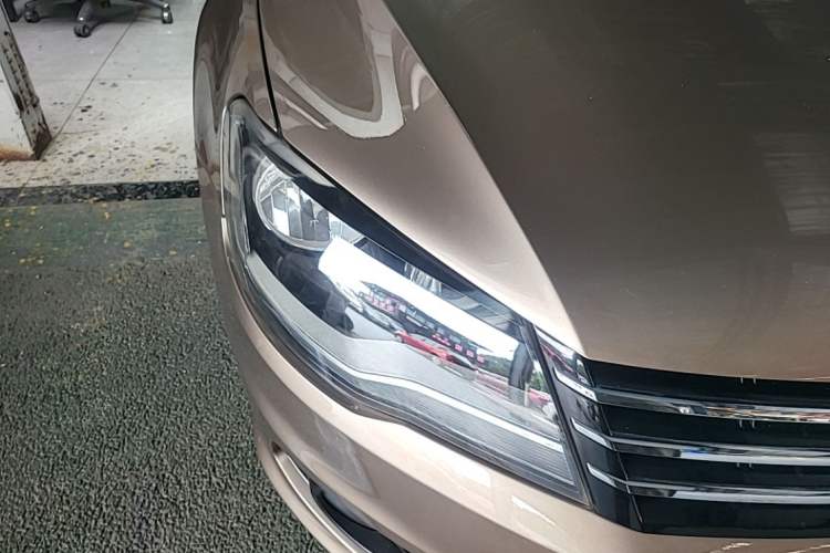 Used Volkswagen Bora 2013 1.6L Manual Fashion Edition Right Front Headlight
