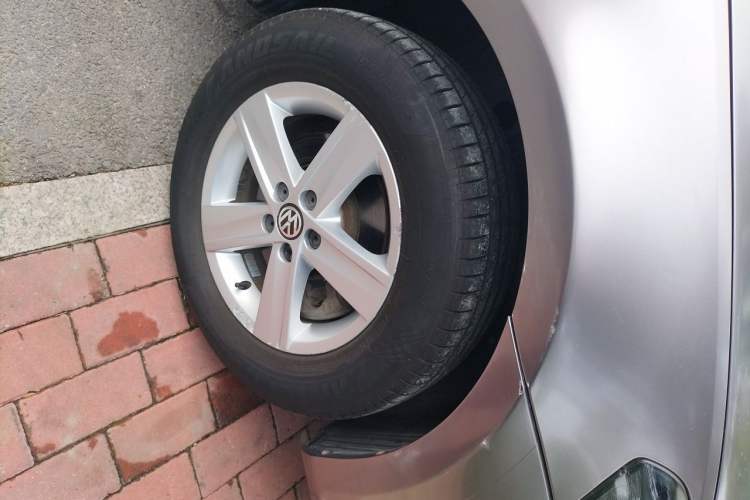 Used Volkswagen Bora 2013 1.6L Automatic Fashion Model Right Front Wheel Hub