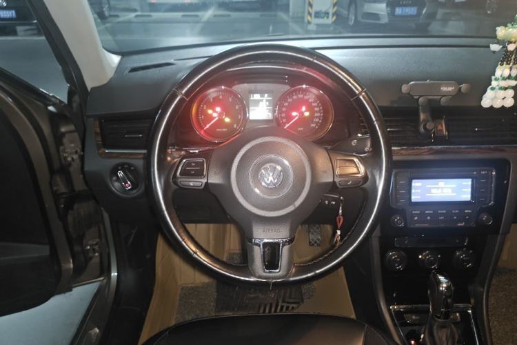 Used Volkswagen Bora 2013 1.6L Automatic Luxury Model Steering Wheel