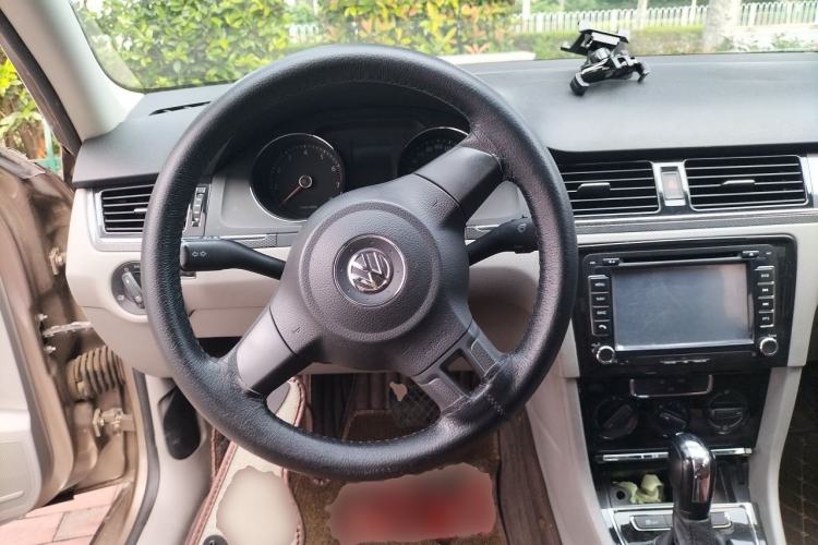 Used Volkswagen Bora 2013 1.6L Automatic Fashion Model Steering Wheel