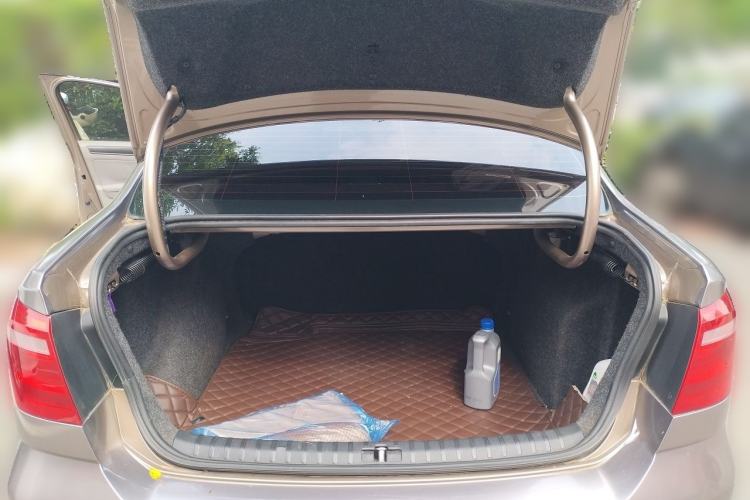 Used Volkswagen Bora 2013 1.6L Automatic Fashion Model Trunk