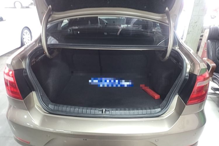 Used Volkswagen Bora 2013 1.6L Manual Fashion Edition Trunk
