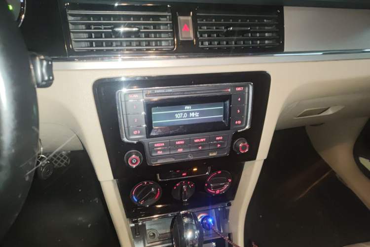 Used Volkswagen Bora 2013 1.6L Automatic Comfort Model Audio And AC Panel
