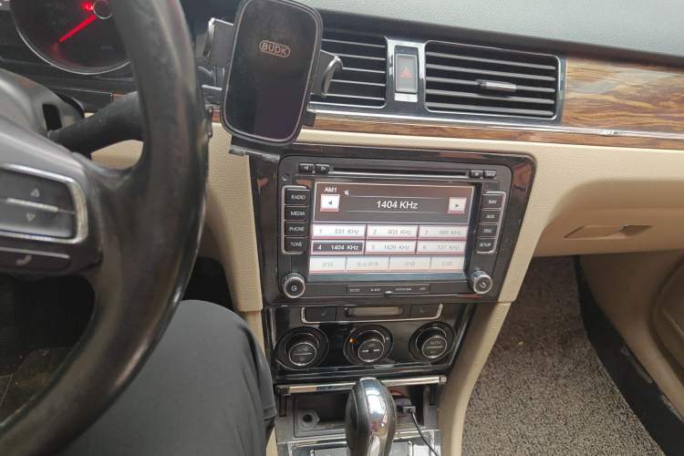 Used Volkswagen Bora 2013 1.6L Automatic Luxury Model Audio And AC Panel