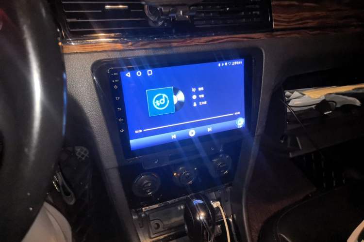 Used Volkswagen Bora 2013 1.6L Automatic Luxury Model Audio And AC Panel