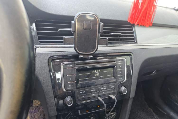 Used Volkswagen Bora 2013 1.6L Manual Comfort Model Audio And AC Panel