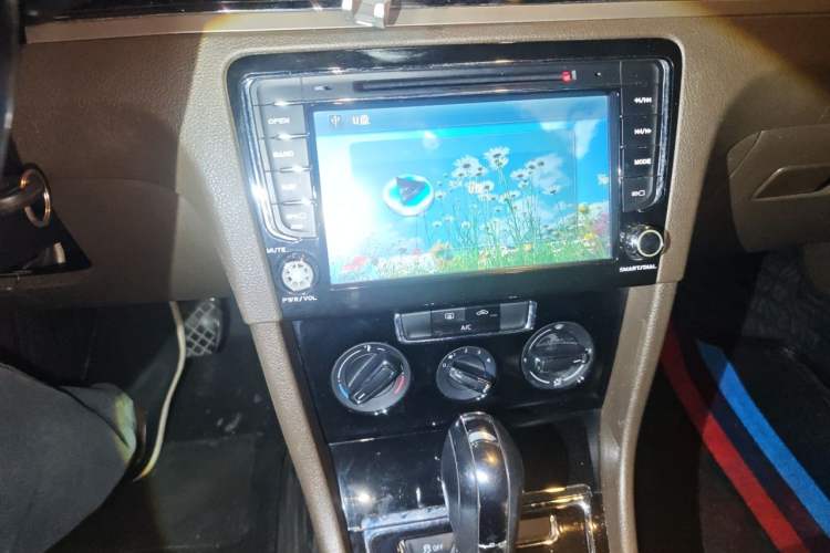 Used Volkswagen Bora 2013 1.6L Automatic Comfort Model Audio And AC Panel