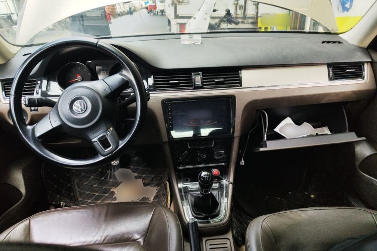 Used Volkswagen Bora 2013 1.4T Manual Comfort Model Center Console