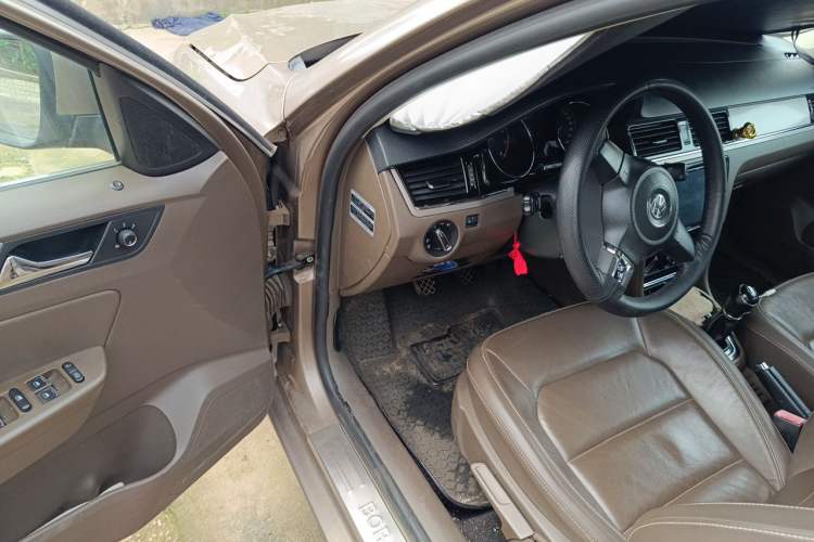 Used Volkswagen Bora 2013 1.6L Manual Comfort Model Driver Seat