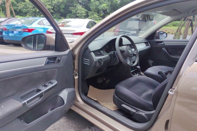 Used Volkswagen Bora 2013 1.6L Automatic Fashion Model Driver Seat