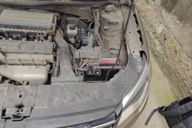 Used Volkswagen Bora 2013 1.6L Automatic Luxury Model Engine Bay Left