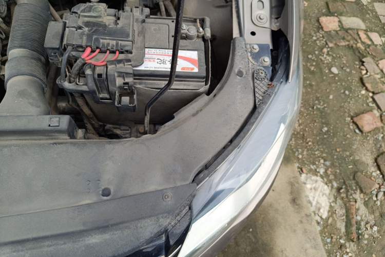 Used Volkswagen Bora 2013 1.6L Manual Comfort Model Engine Bay Left