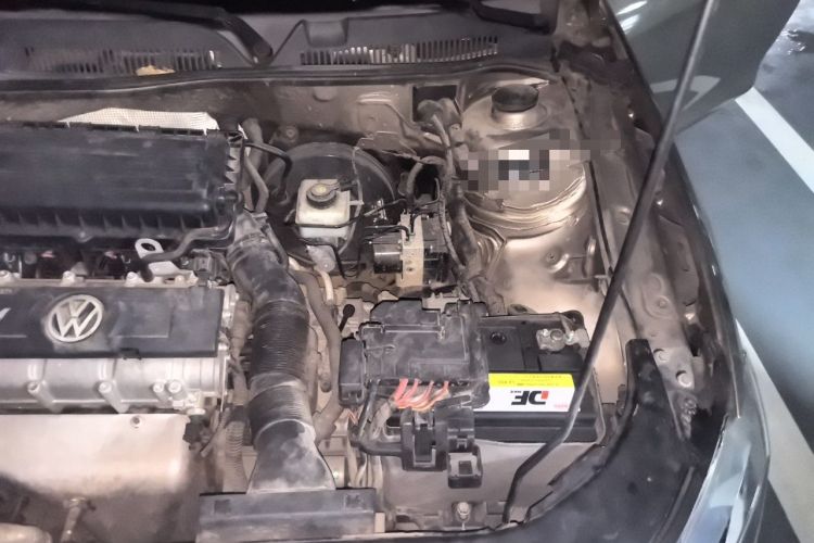 Used Volkswagen Bora 2013 1.6L Automatic Luxury Model Engine Bay Left