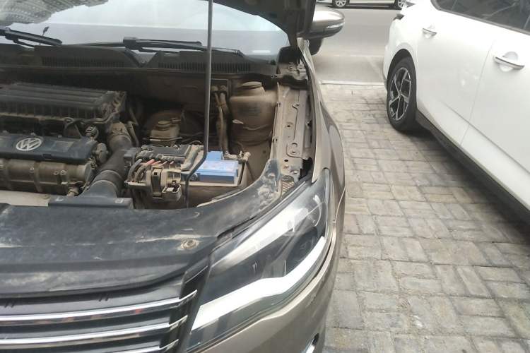 Used Volkswagen Bora 2013 1.6L Manual Comfort Model Engine Bay Left