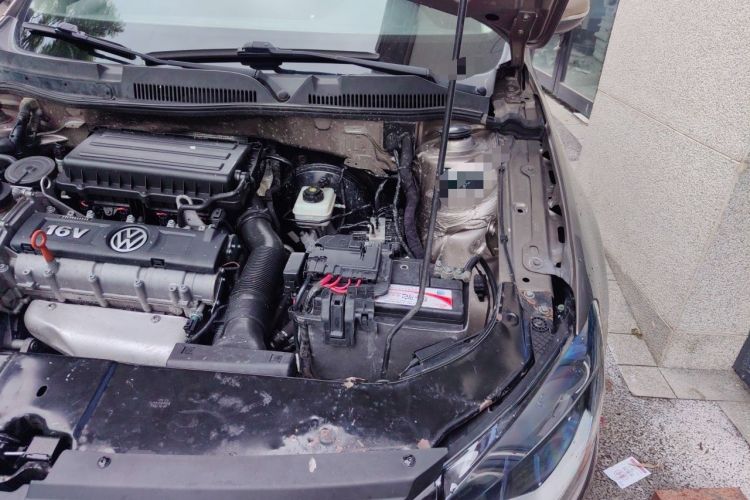 Used Volkswagen Bora 2013 1.6L Automatic Fashion Model Engine Bay Left
