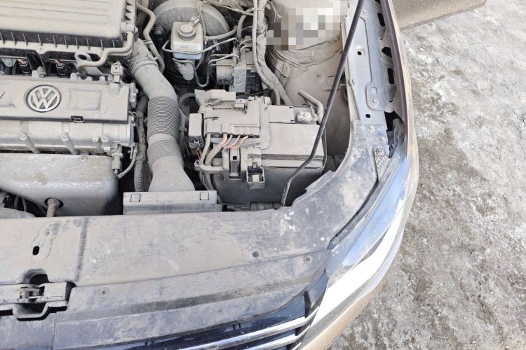 Used Volkswagen Bora 2013 1.6L Manual Fashion Edition Engine Bay Left