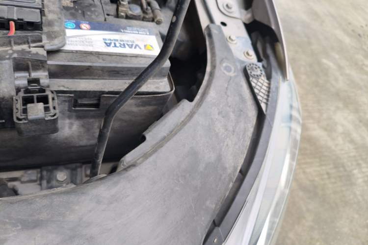 Used Volkswagen Bora 2013 1.4T Manual Comfort Model Engine Bay Left