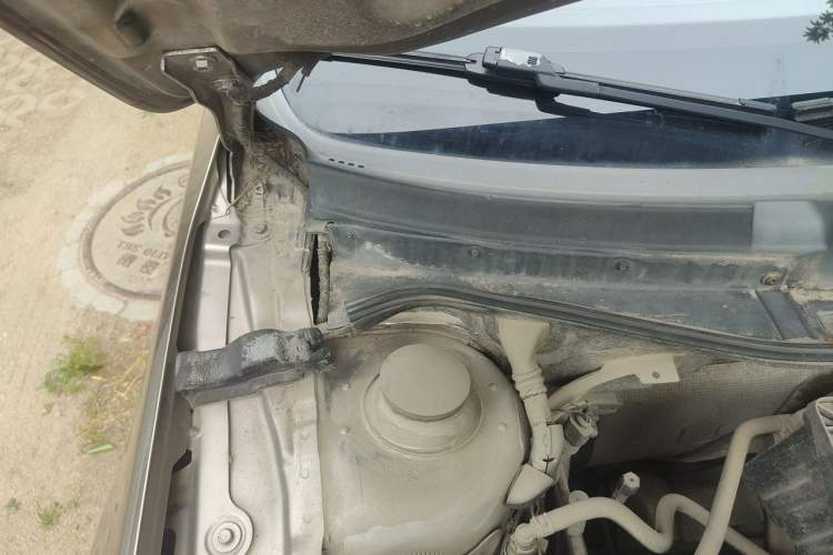 Used Volkswagen Bora 2013 1.6L Manual Comfort Model Engine Bay Right