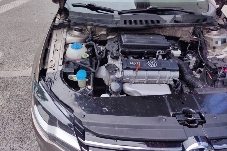 Used Volkswagen Bora 2013 1.6L Automatic Fashion Model Engine Bay Right