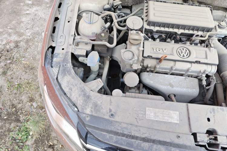 Used Volkswagen Bora 2013 1.6L Manual Fashion Edition Engine Bay Right