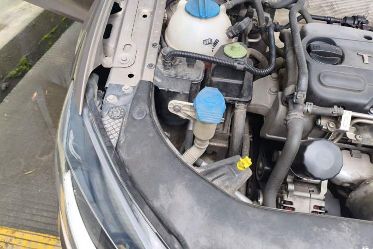Used Volkswagen Bora 2013 1.4T Manual Comfort Model Engine Bay Right