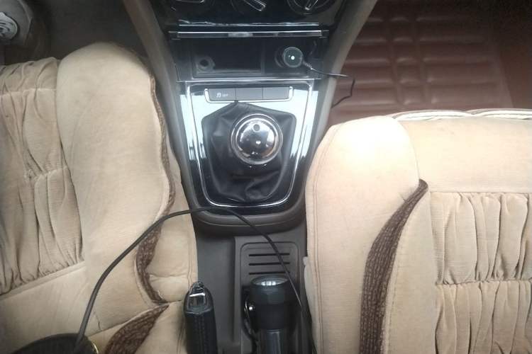 Used Volkswagen Bora 2013 1.6L Manual Comfort Model Gear Lever