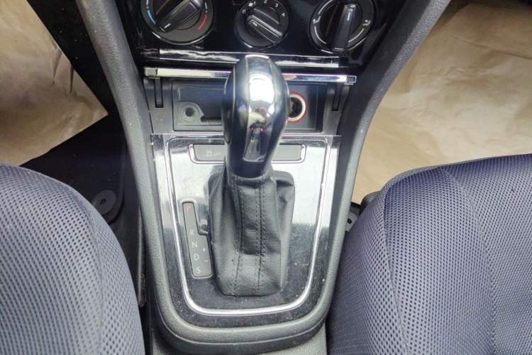 Used Volkswagen Bora 2013 1.6L Automatic Fashion Model Gear Lever