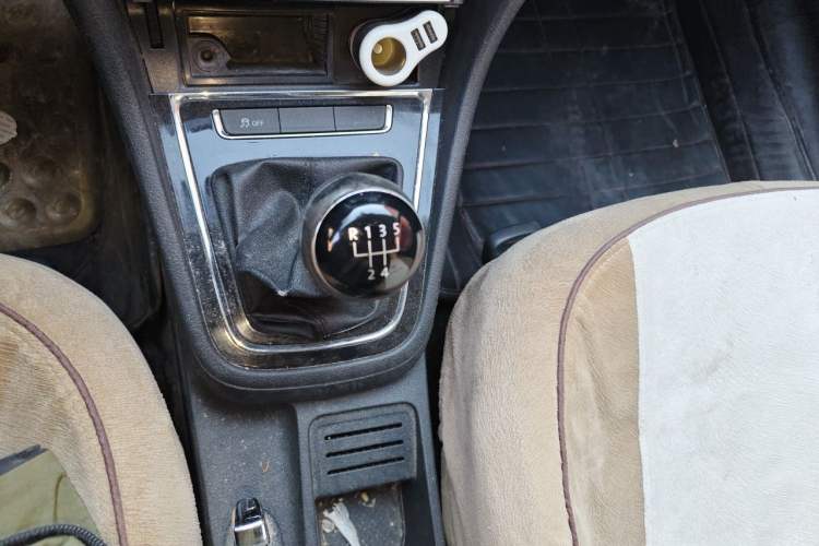 Used Volkswagen Bora 2013 1.6L Manual Fashion Edition Gear Lever