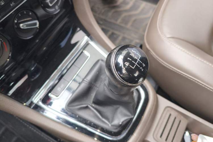 Used Volkswagen Bora 2013 1.4T Manual Comfort Model Gear Lever