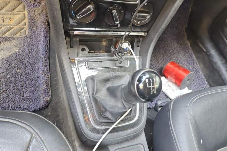 Used Volkswagen Bora 2013 1.6L Manual Comfort Model Gear Lever
