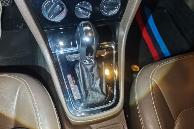 Used Volkswagen Bora 2013 1.6L Automatic Comfort Model Gear Lever