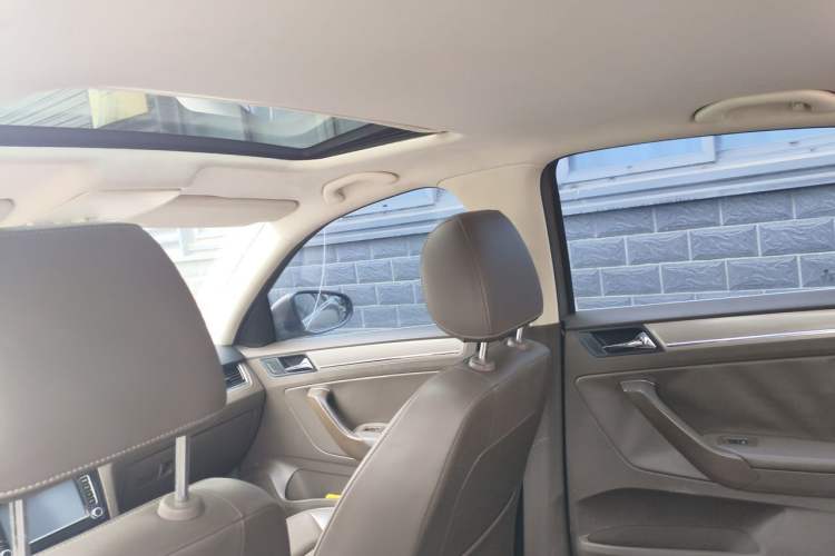 Used Volkswagen Bora 2013 1.4T Manual Comfort Model Headliner