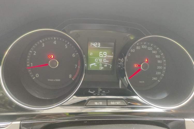 Used Volkswagen Bora 2013 1.6L Manual Comfort Model Instrument Cluster