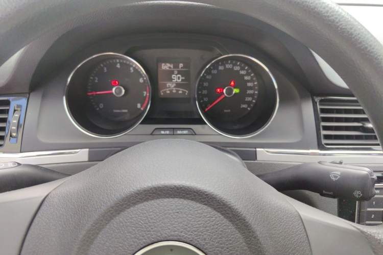 Used Volkswagen Bora 2013 1.6L Automatic Fashion Model Instrument Cluster