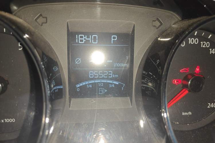 Used Volkswagen Bora 2013 1.4T Automatic Comfort Model Odometer Close Up