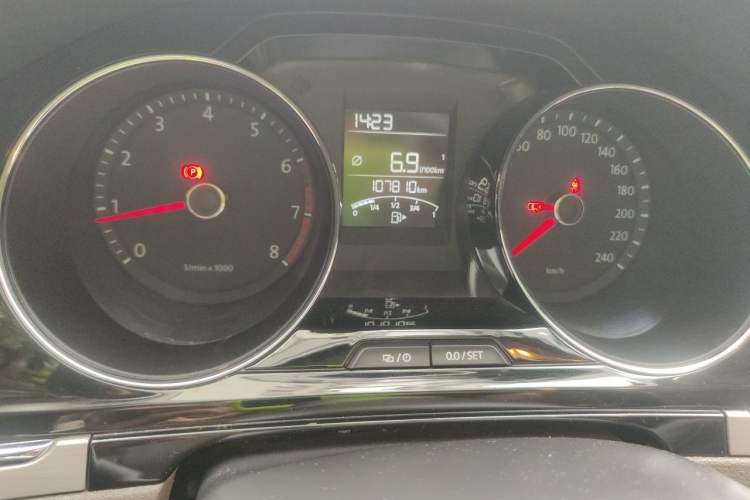 Used Volkswagen Bora 2013 1.6L Manual Comfort Model Odometer Close Up