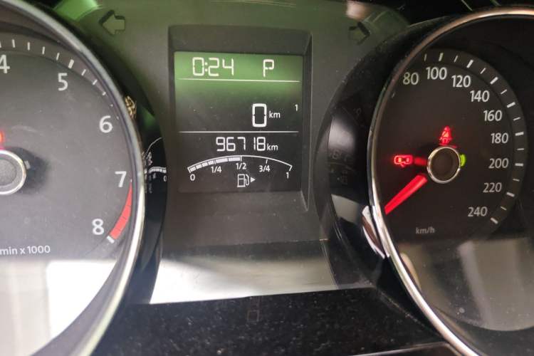Used Volkswagen Bora 2013 1.4T Automatic Comfort Model Odometer Close Up