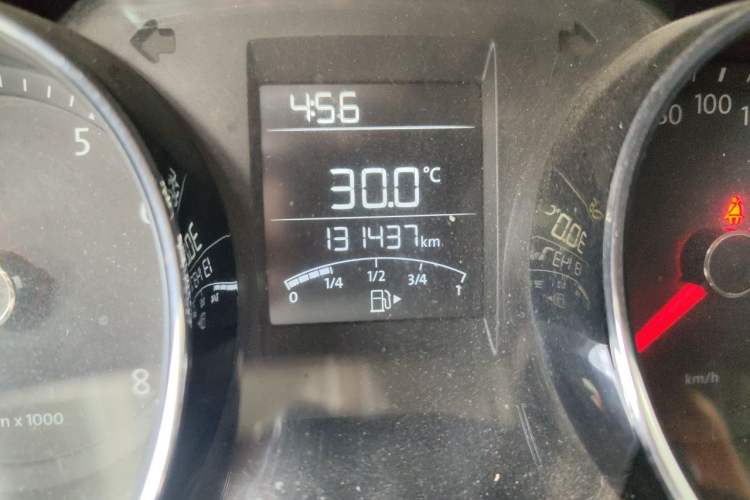 Used Volkswagen Bora 2013 1.4T Manual Comfort Model Odometer Close Up