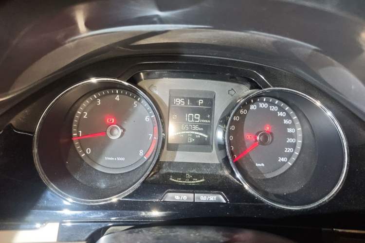 Used Volkswagen Bora 2013 1.6L Automatic Comfort Model Odometer Close Up