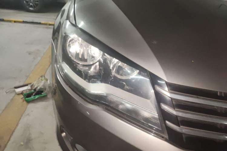 Used Volkswagen Bora 2013 1.6L Automatic Comfort Model Right Front Headlight