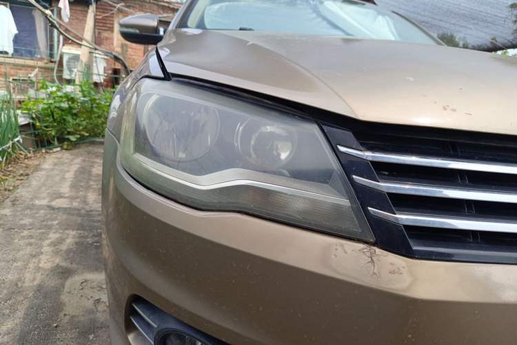 Used Volkswagen Bora 2013 1.6L Manual Comfort Model Right Front Headlight