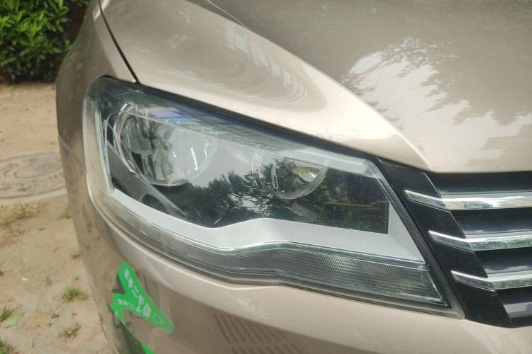 Used Volkswagen Bora 2013 1.6L Manual Comfort Model Right Front Headlight