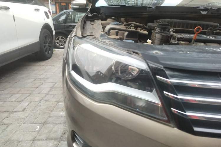 Used Volkswagen Bora 2013 1.6L Manual Comfort Model Right Front Headlight